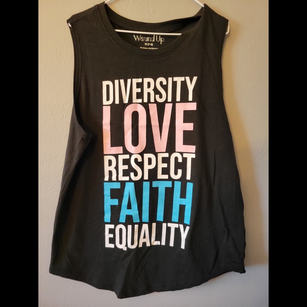 Womens Wound Up flow tank black size medium.